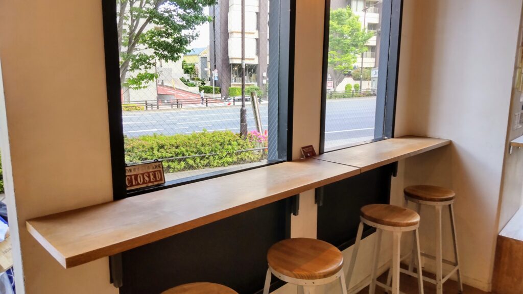富ヶ谷本店のカフェスペース