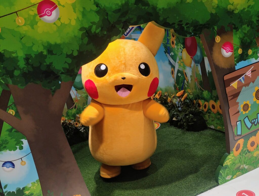 合間にファンサービスをするピカチュウ