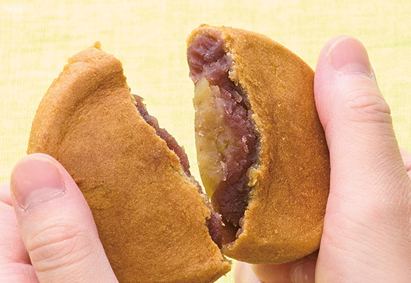 栗きんとん焼き餅を半分に割ったところ